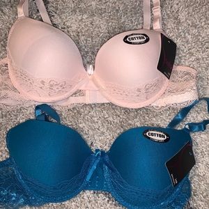 NWT. 2 lightly padded underwire bras